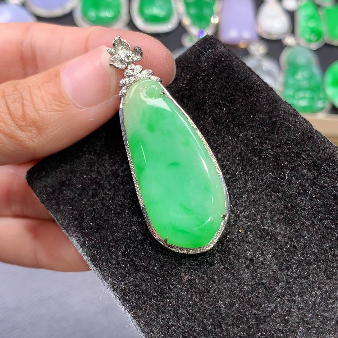 翡翠吊坠(赠链)18K金镶嵌