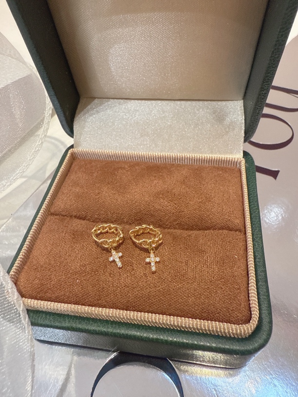 18K金钻石耳骨耳钉 K黄