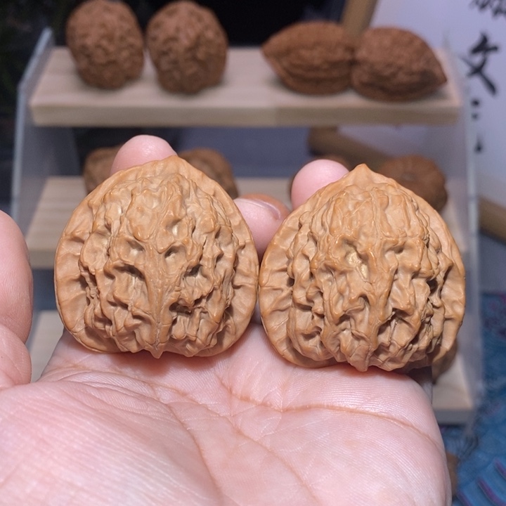 文玩核桃吊坠全品梨木台
