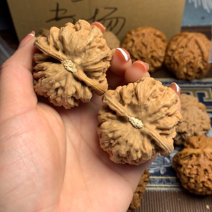 吊坠文玩核桃碰****跑粗筋