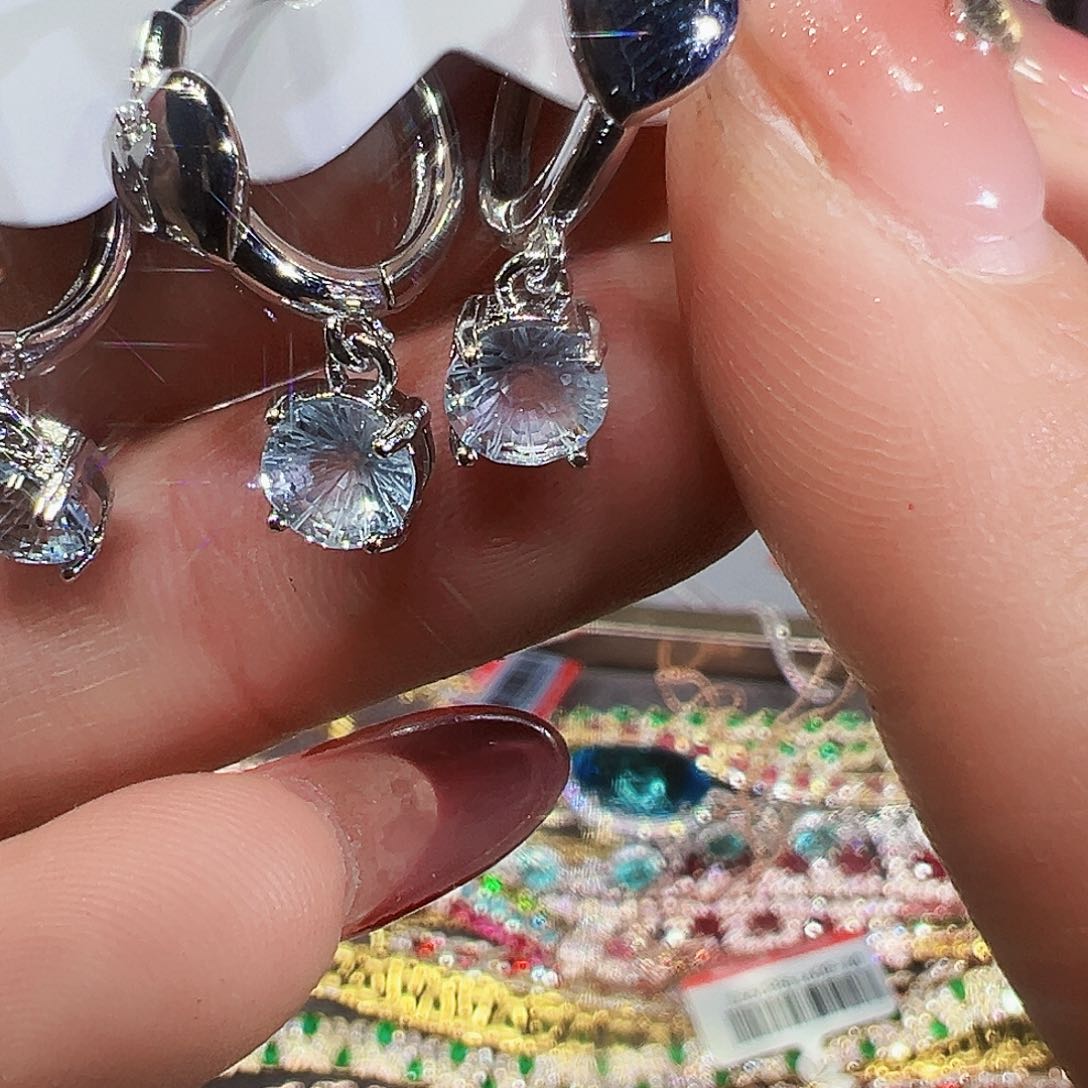 未镶嵌托帕石珠宝奇石