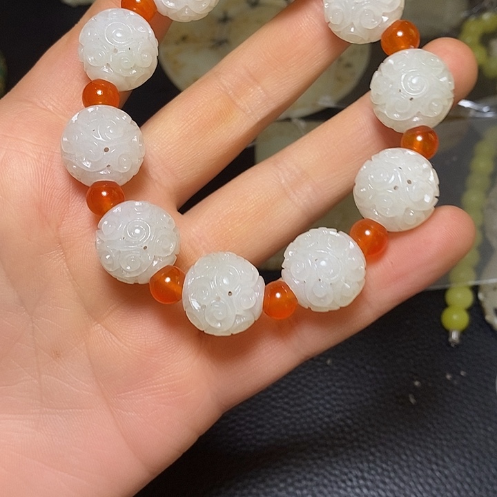 颈饰未镶嵌和田玉（糖玉）乞**业