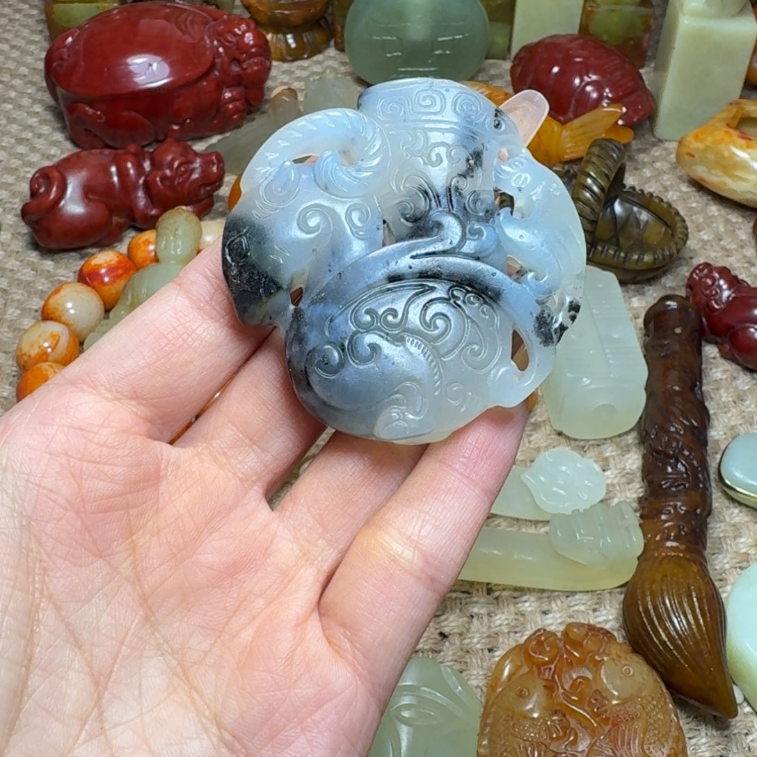 蛇纹石玉未镶嵌颈饰