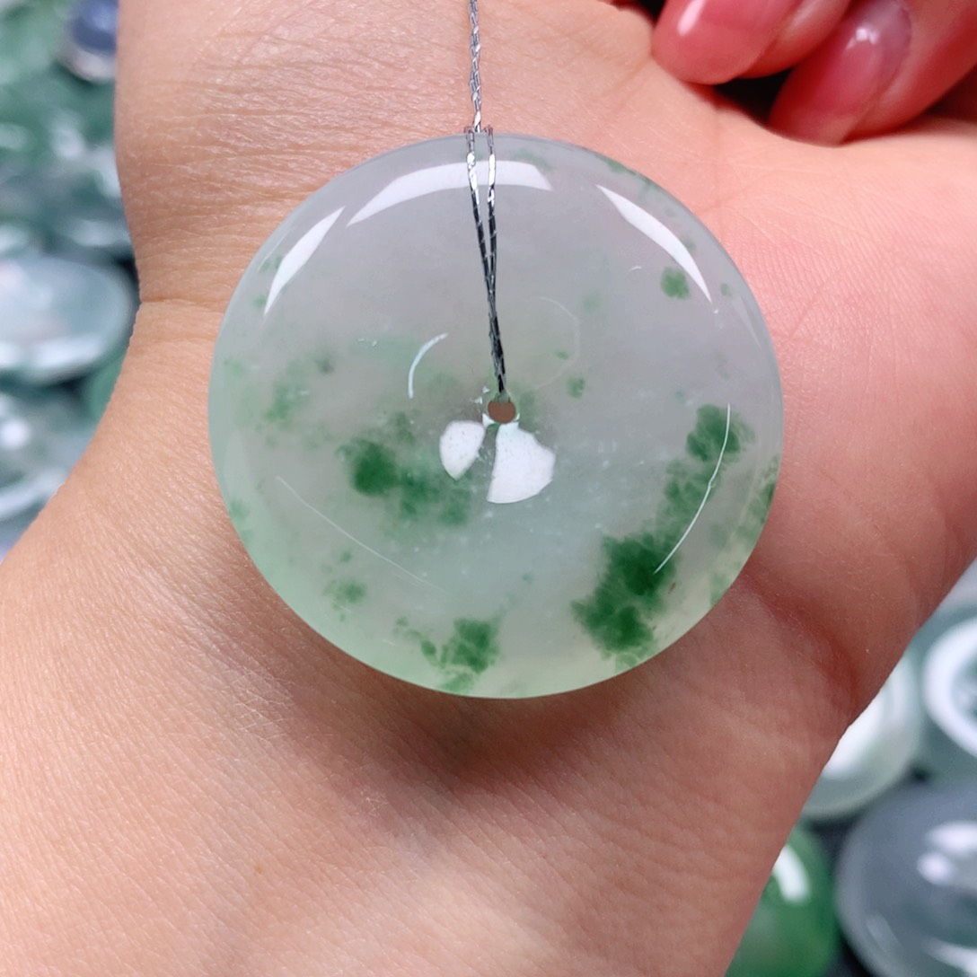 翡翠颈饰未镶嵌天然翡翠