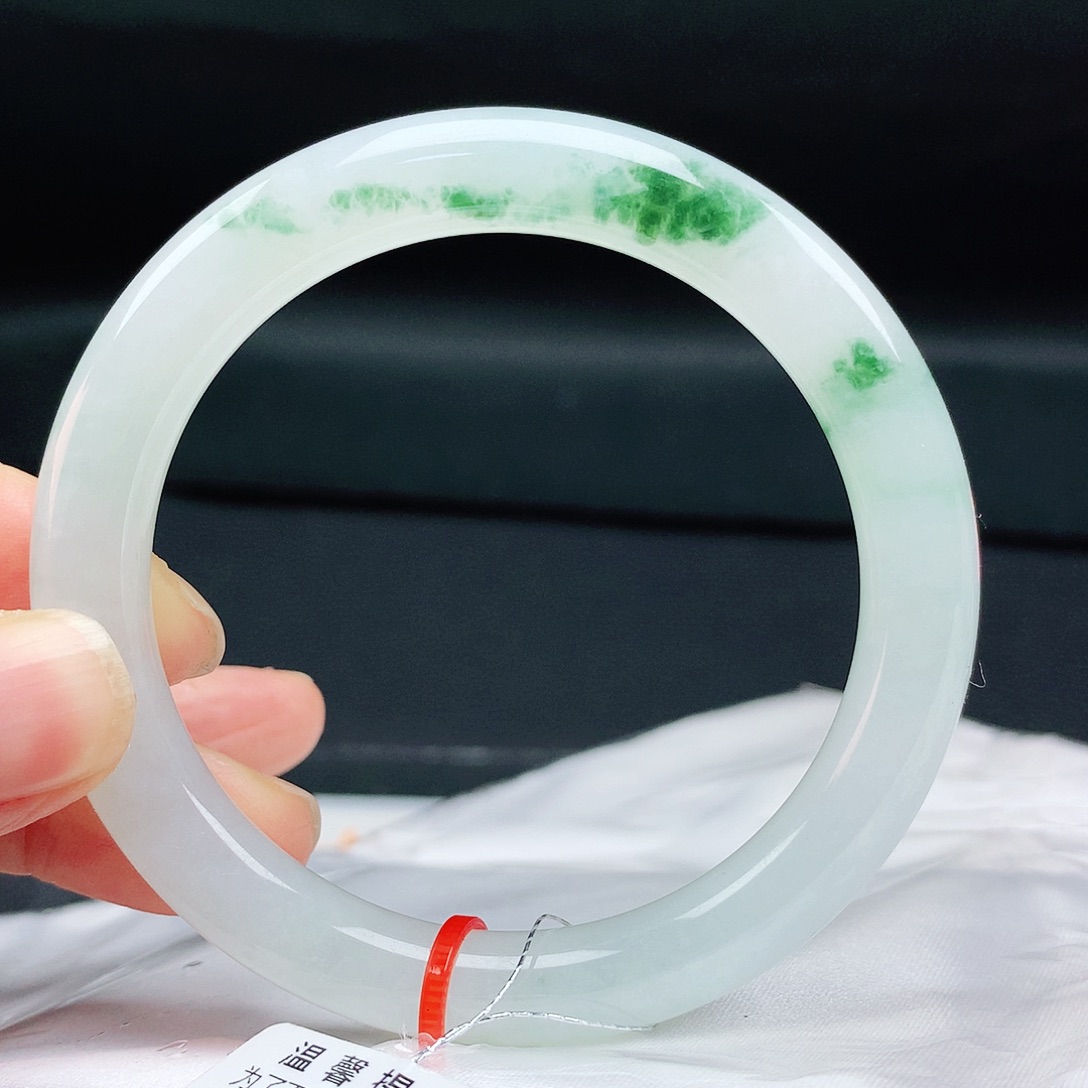 翡翠手镯未镶嵌54圈