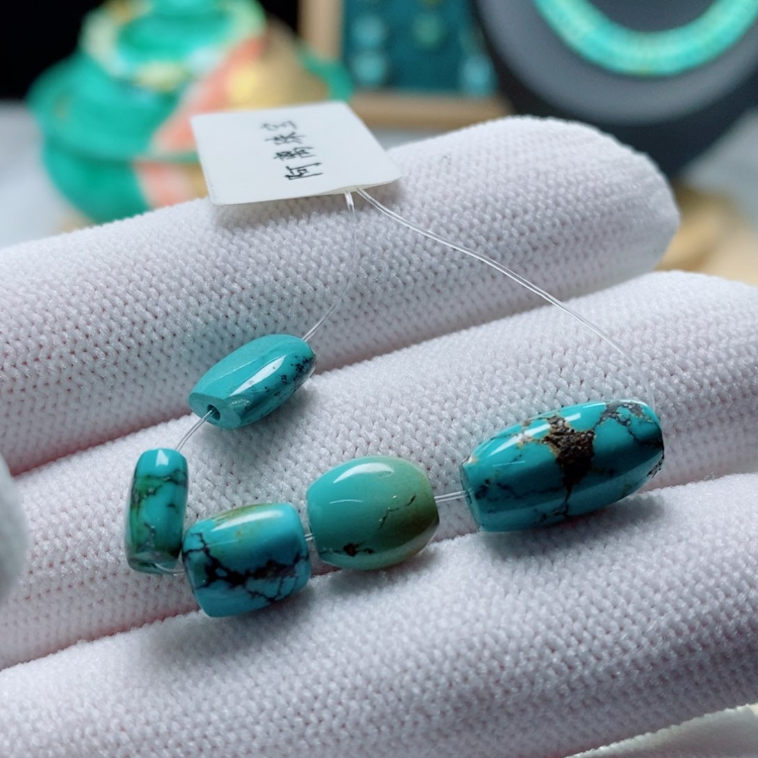 绿松石未镶嵌颈饰