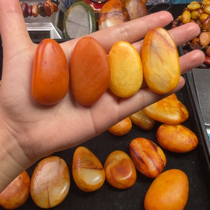 带***。和田玉未镶嵌颈饰