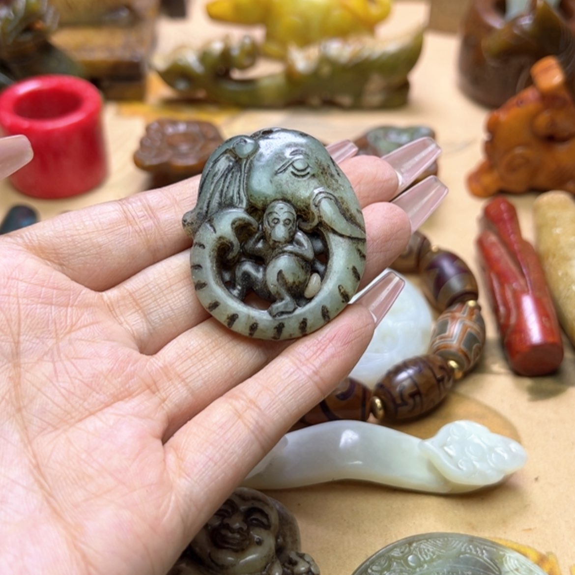 【闪购商品】蛇纹石玉颈饰未镶嵌
