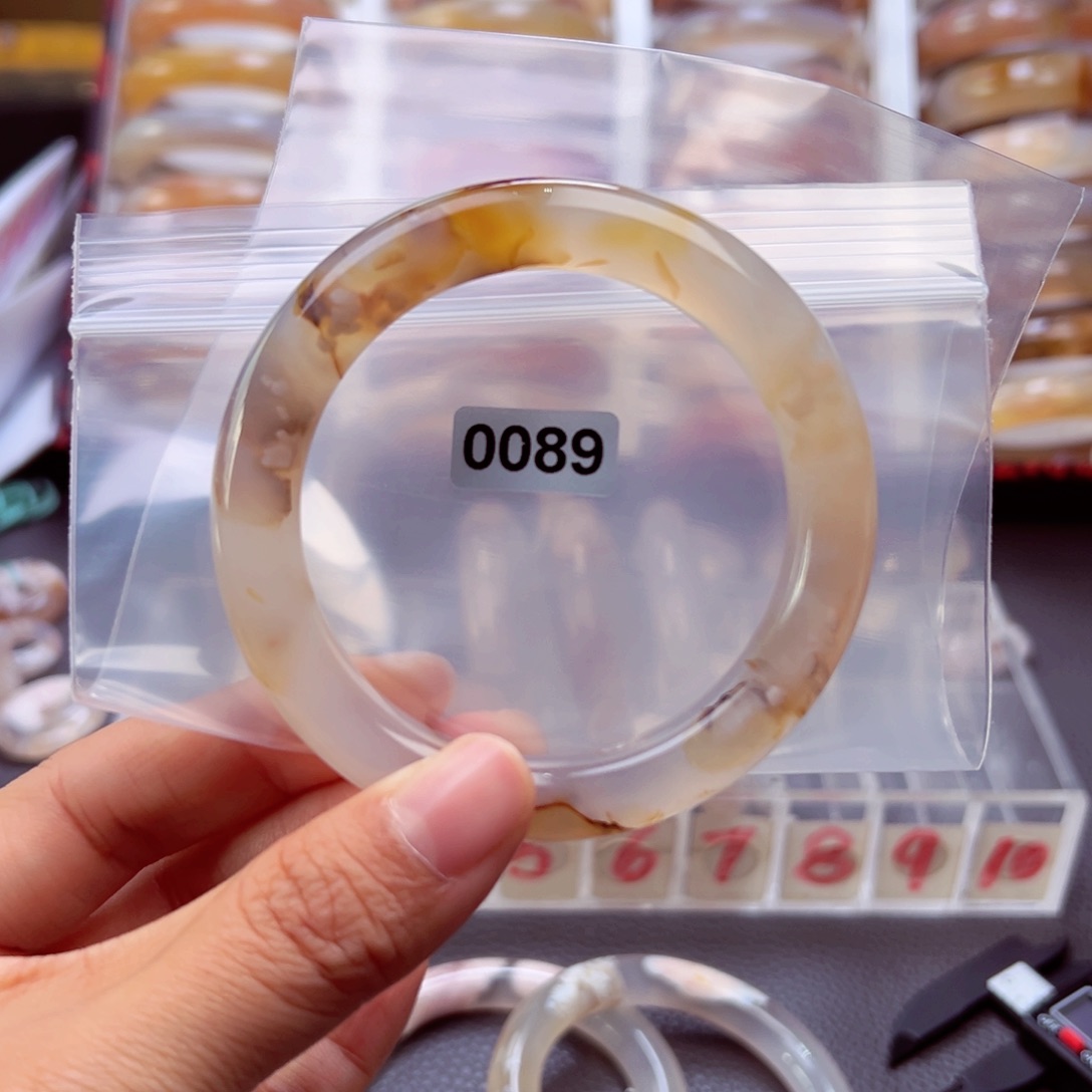 玛瑙/玉髓手镯未镶嵌玖*