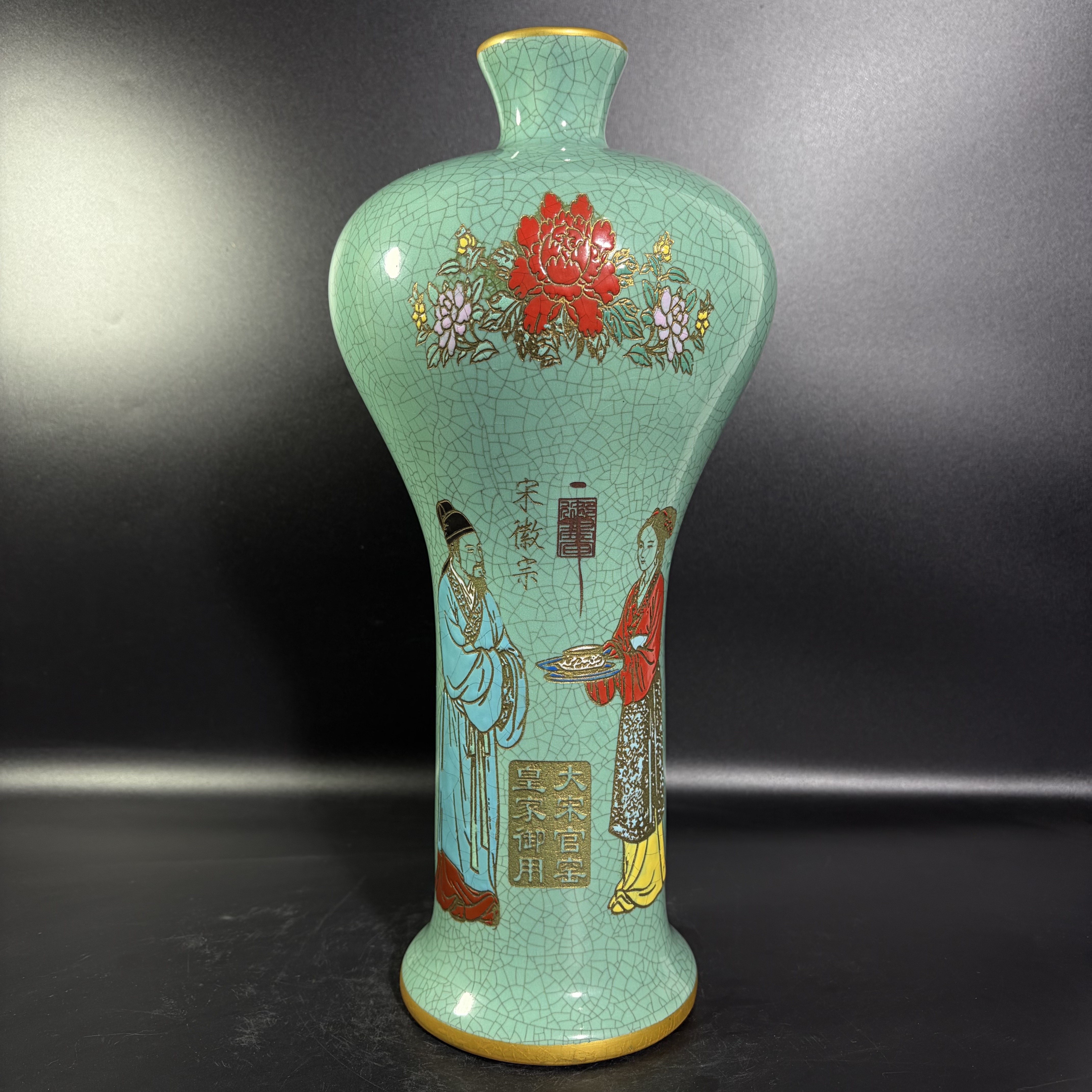 官窑描金画彩牡丹人物梅瓶，喜欢可私聊或拍下！