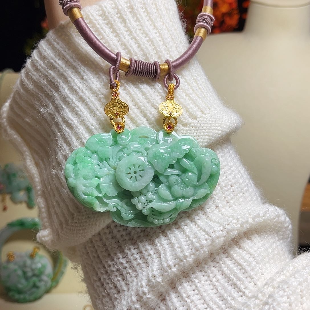 翡翠颈饰未镶嵌满绿如意