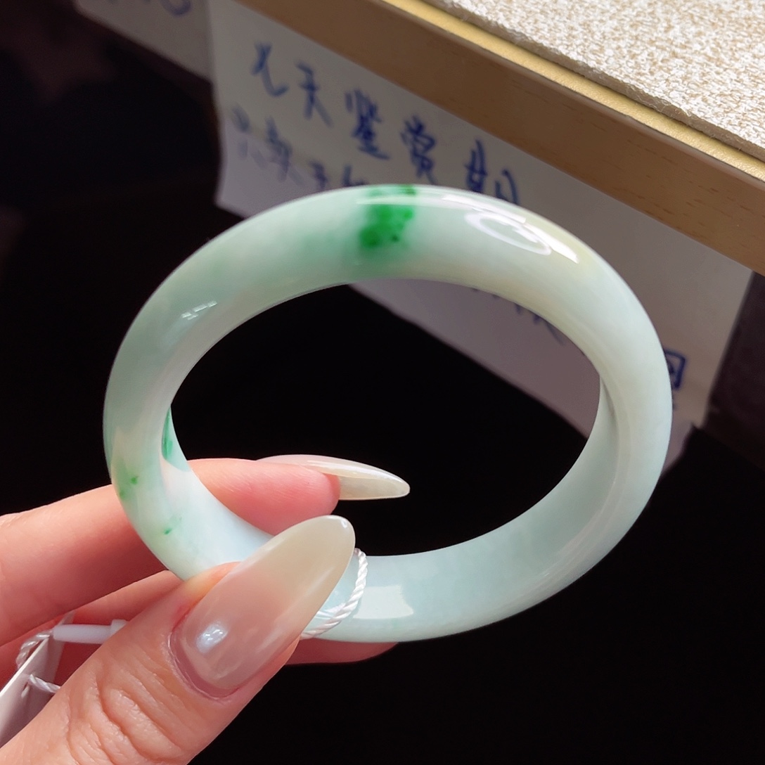 未镶嵌手镯翡翠手镯
