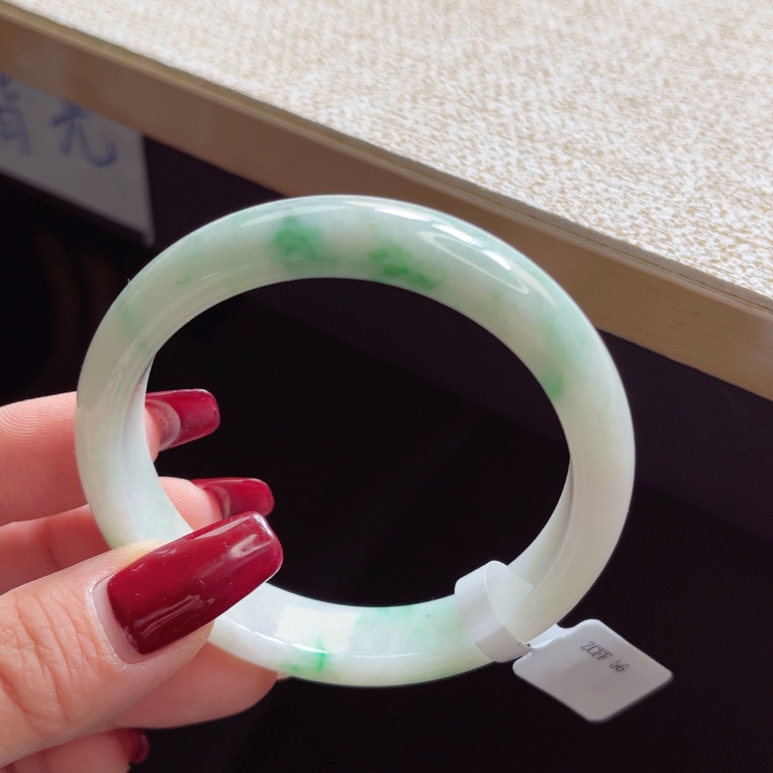 翡翠手镯未镶嵌手镯