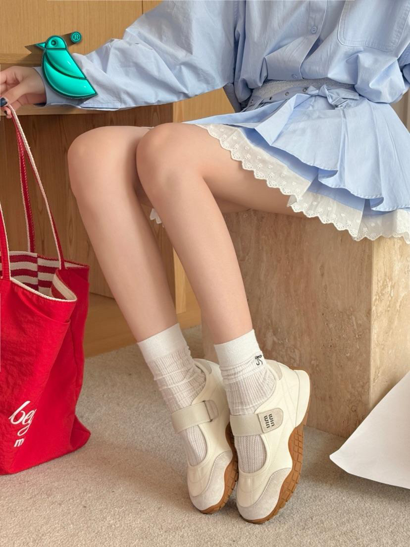 韩版2025年新款一字玛丽珍魔术贴小白鞋包头凉鞋平底鞋运动风女鞋