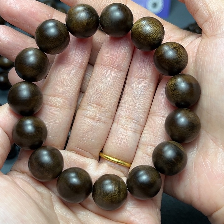 沉香手串白棋玉化