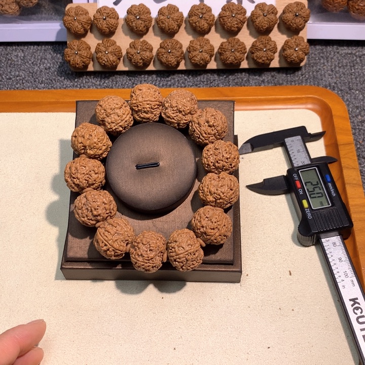 吊坠金刚菩提8号 23满肉梅花