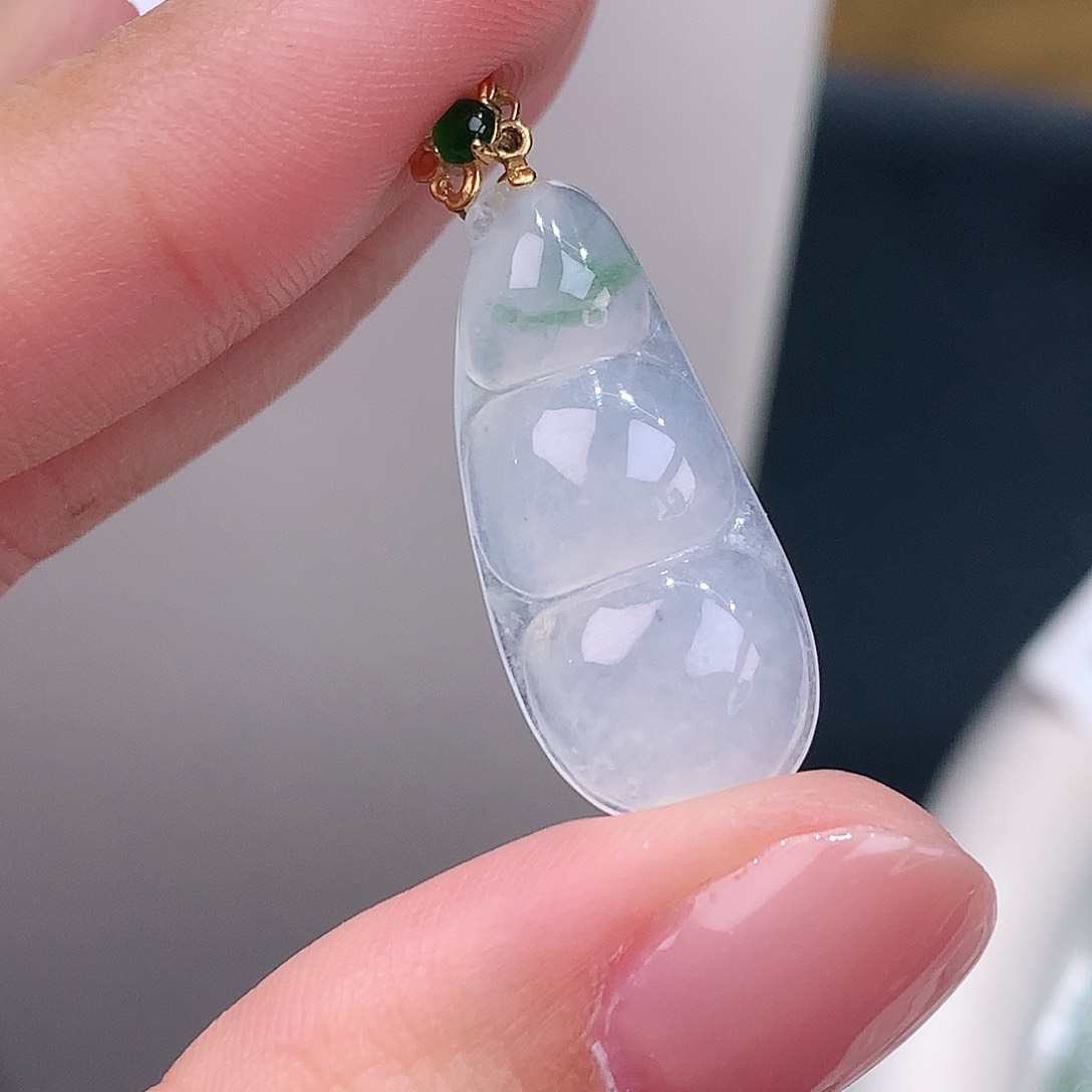 颈饰18K金镶嵌翡翠白冰飘绿花豆子