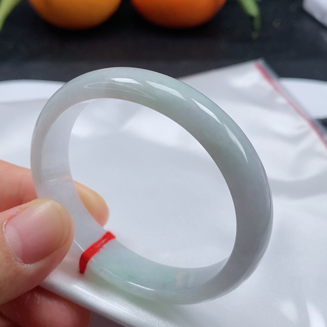 【闪购商品】翡翠手镯（贵妃镯）未镶嵌228号