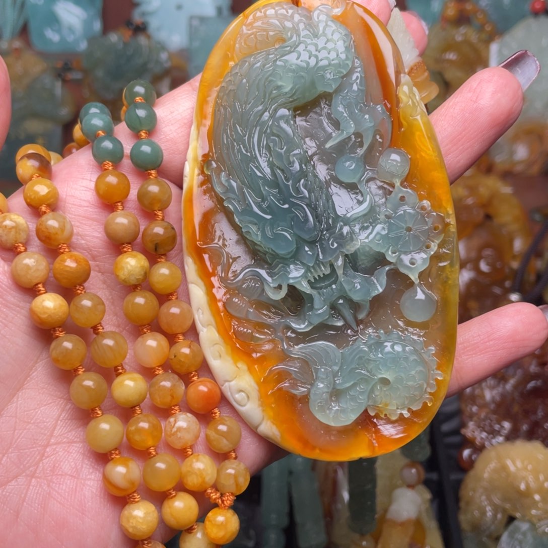 蛇纹石玉颈饰未镶嵌问*