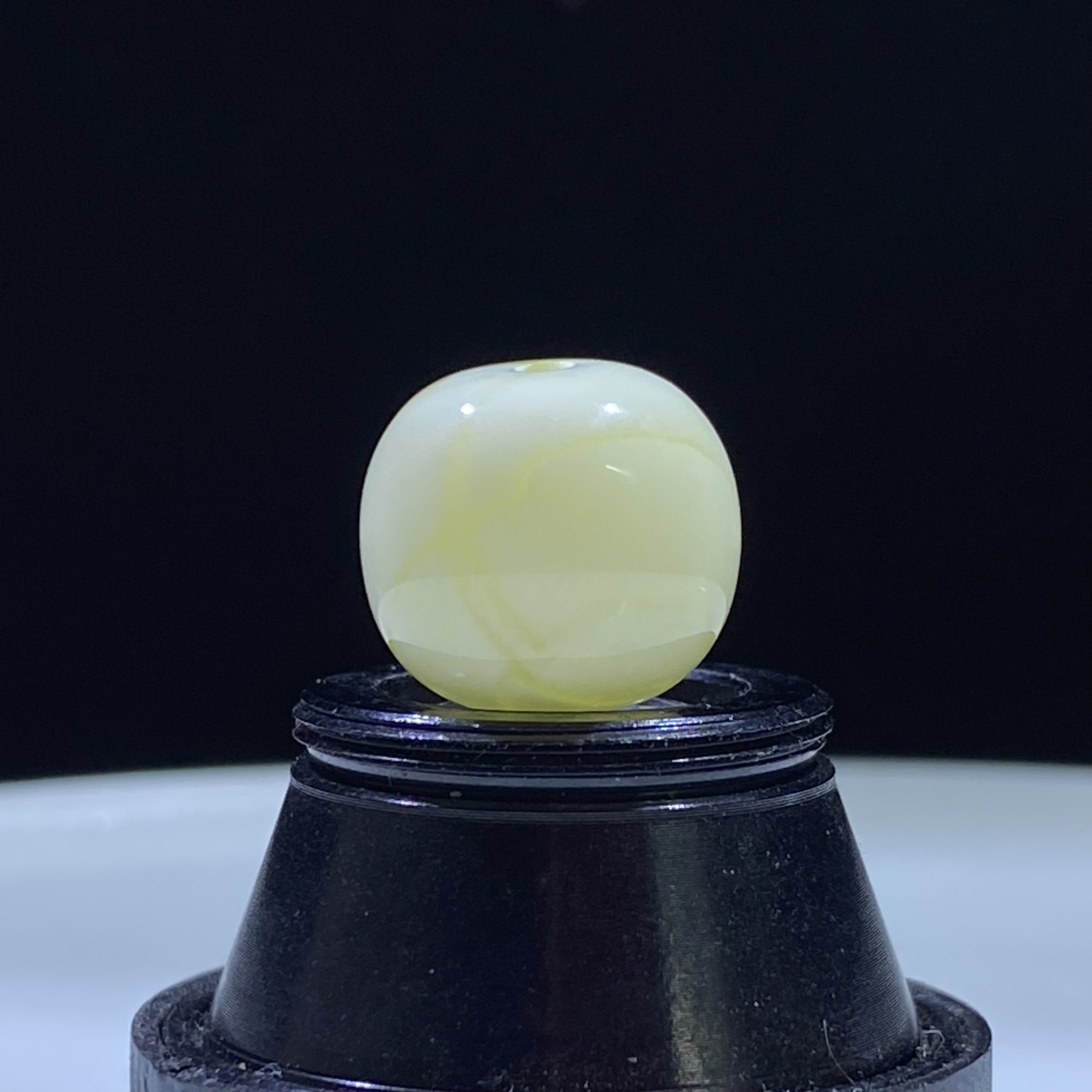 琥珀蜜蜡配饰老型珠半溶洞半瓷白很别致11.4*10.4实物更美