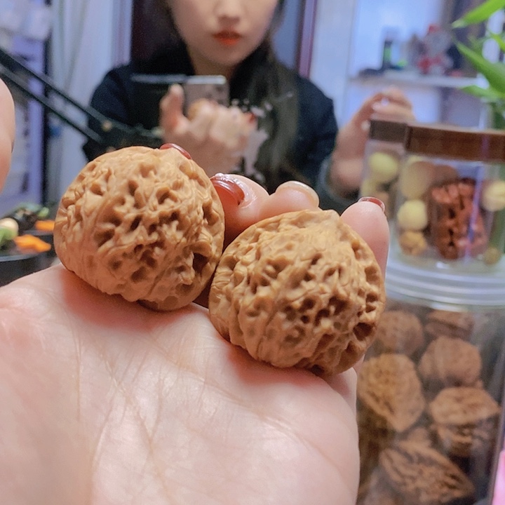 【闪购商品】文玩核桃把件37.5玉枕元宝