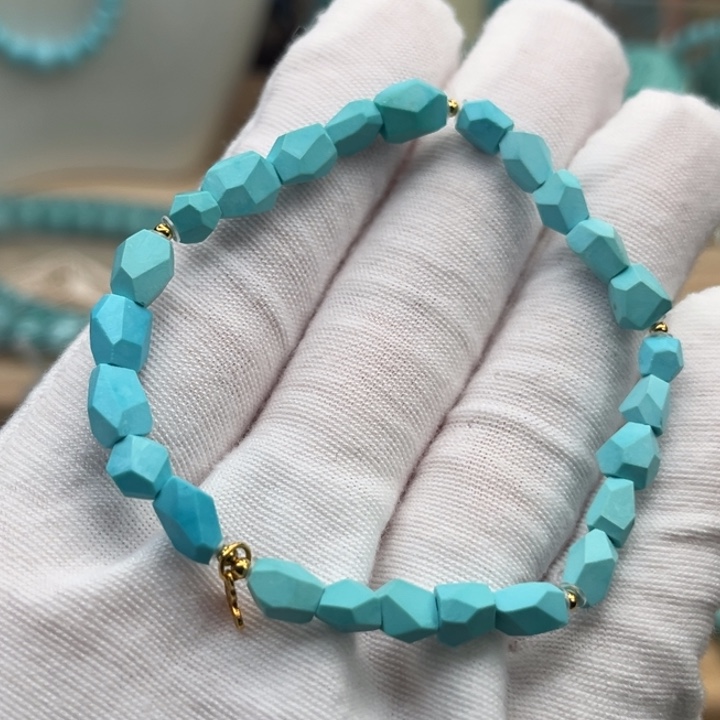 绿松石未镶嵌珠宝奇石