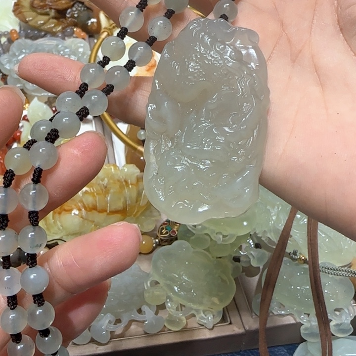 蛇纹石玉吊坠未镶嵌