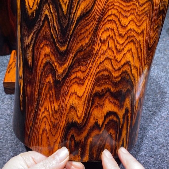 微凹黄檀（南美大红酸枝）艺**人大笔筒