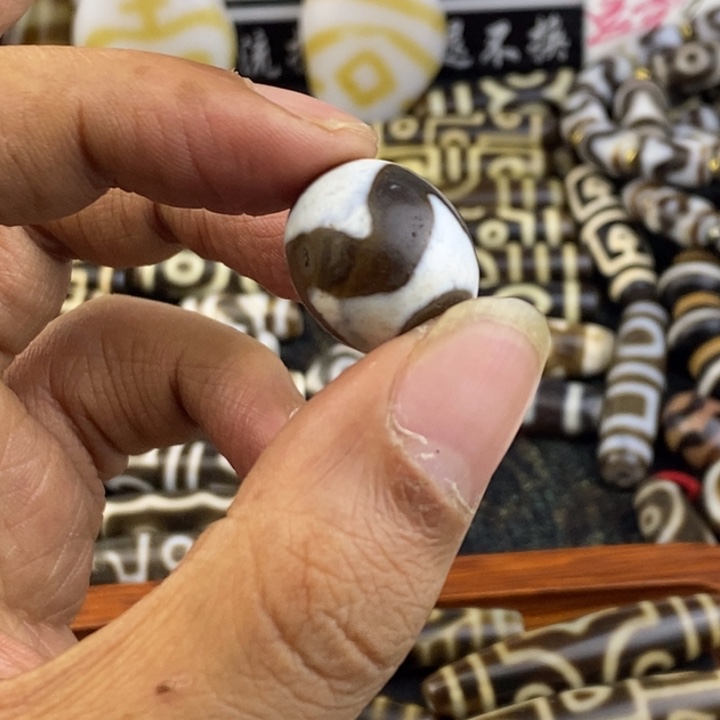 只买单纯的吊坠，没带链子，属的性质。