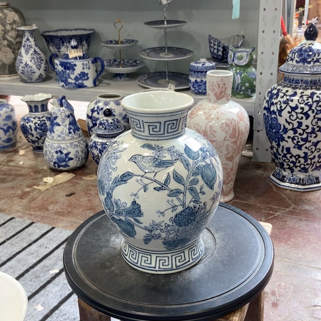 摆件花瓶手绘釉下彩