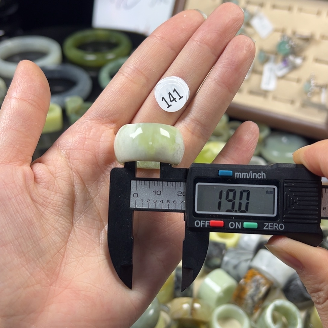 蛇纹石玉未镶嵌戒指