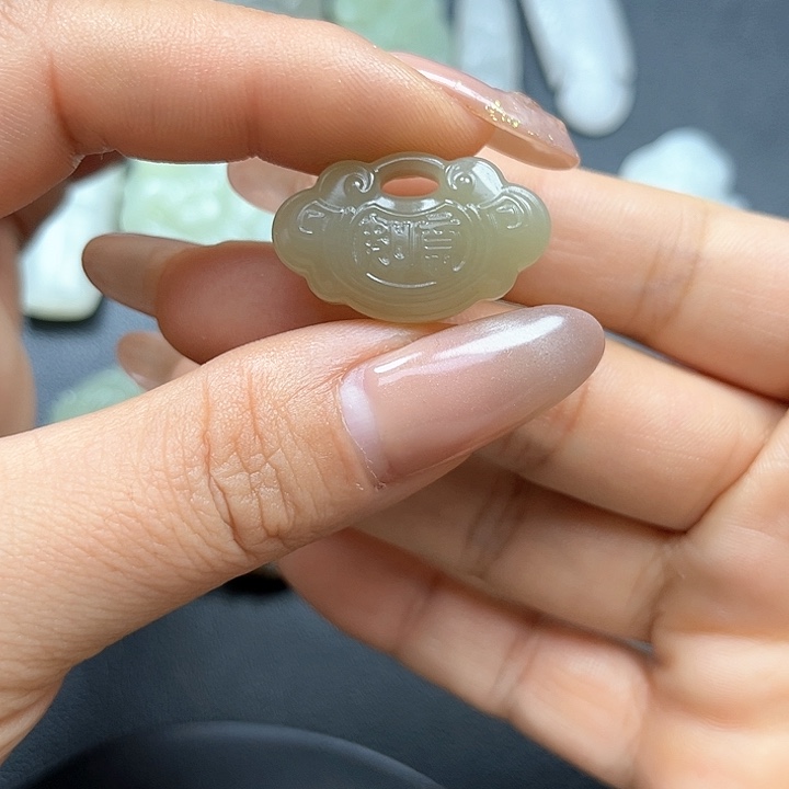 【闪购商品】颈饰未镶嵌和田玉