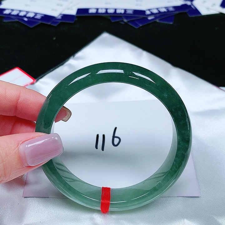 翡翠手镯未镶嵌翡翠手镯未镶嵌