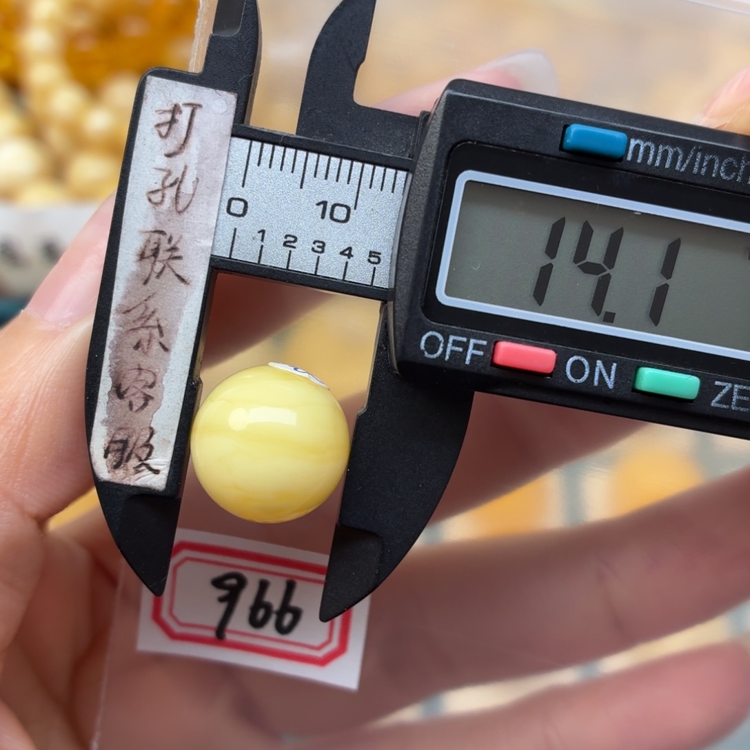 M***n蜜蜡未镶嵌裸石蜜蜡