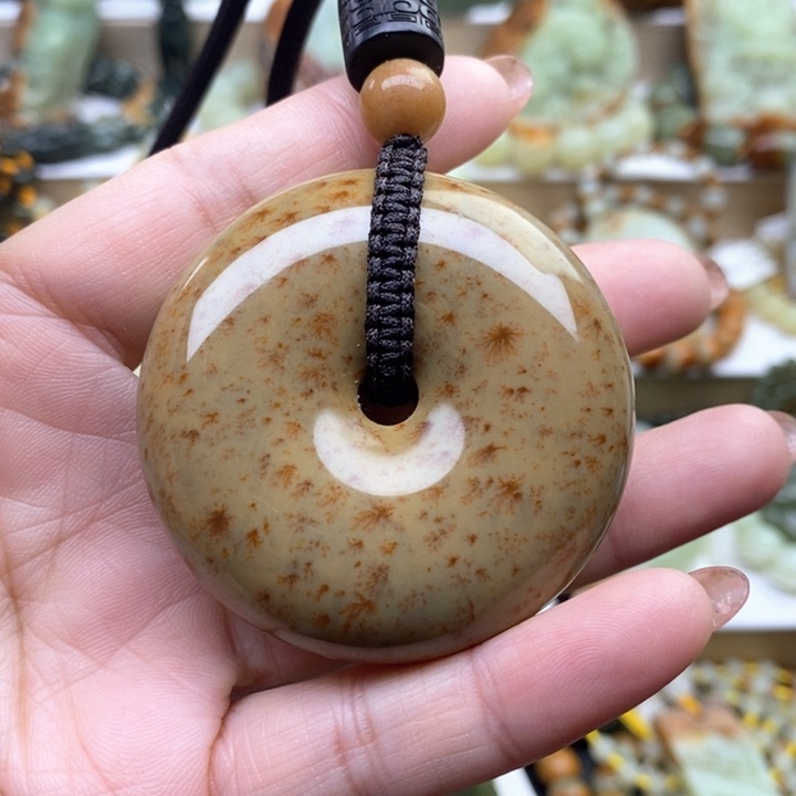 透闪石质玉未镶嵌把件