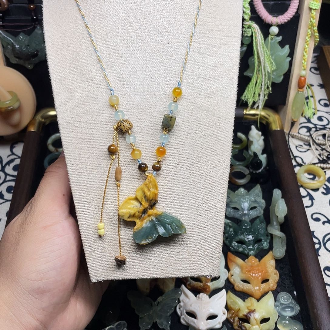 蛇纹石玉未镶嵌颈饰