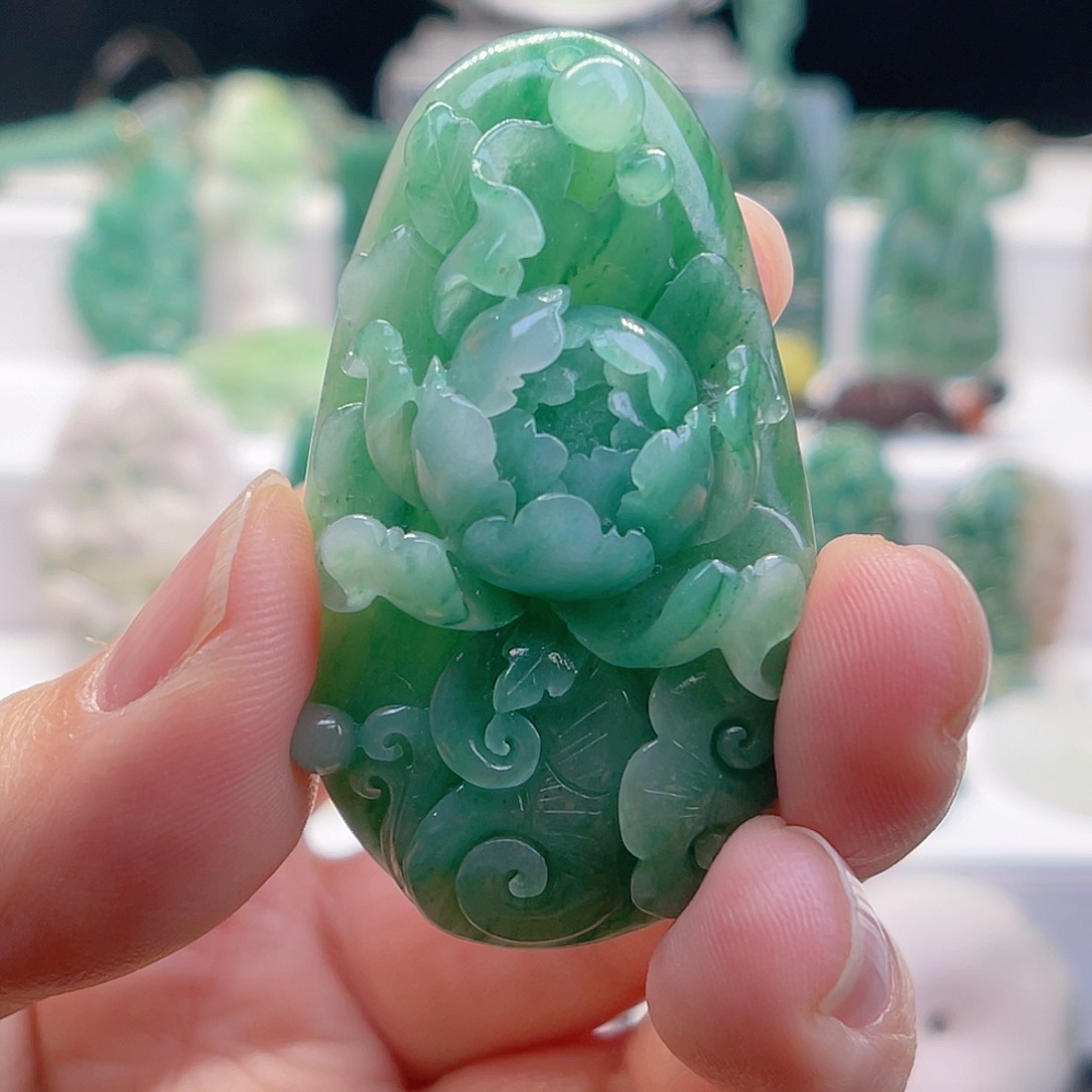 独山玉颈饰未镶嵌艾*灸