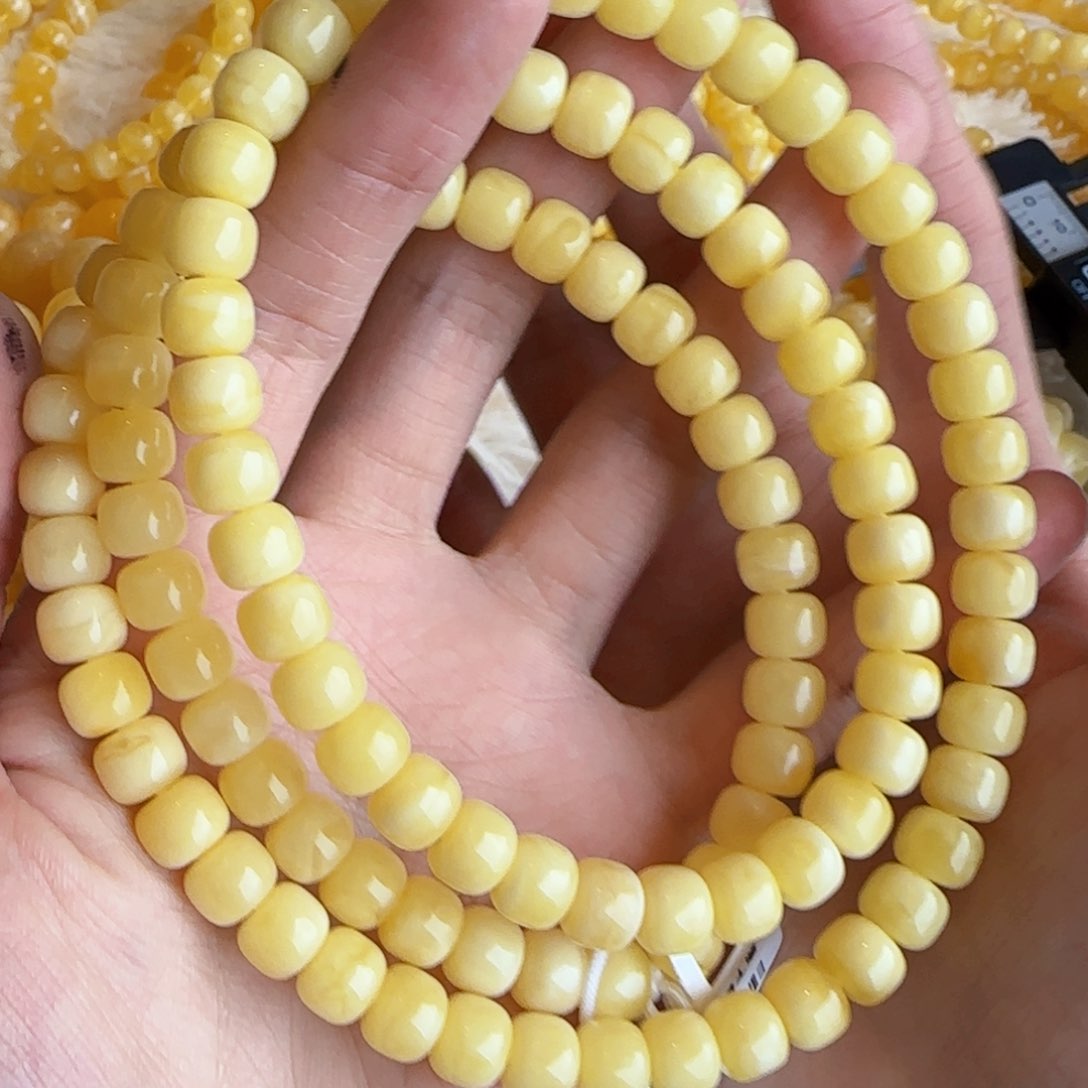 蜜蜡裸石未镶嵌蜜蜡