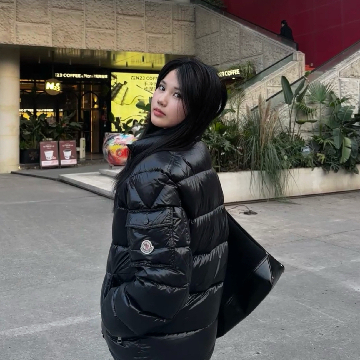 99新 MONCLER Maya23ss黑色亮面刺绣徽标logo羽绒服/4码/35059