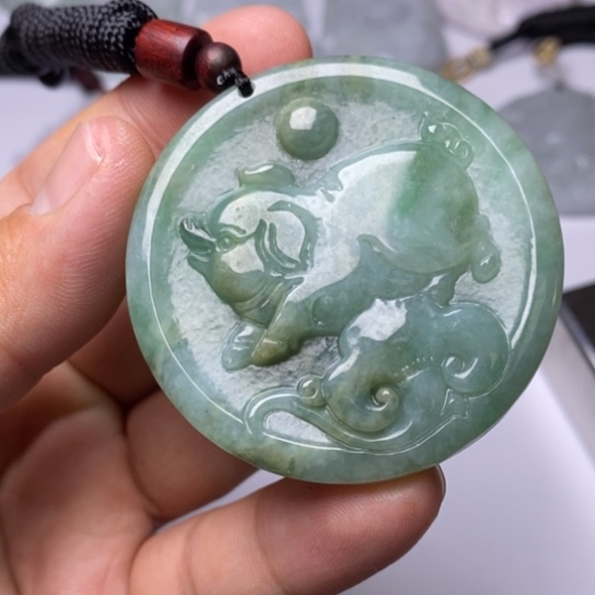 翡翠未镶嵌颈饰翡翠