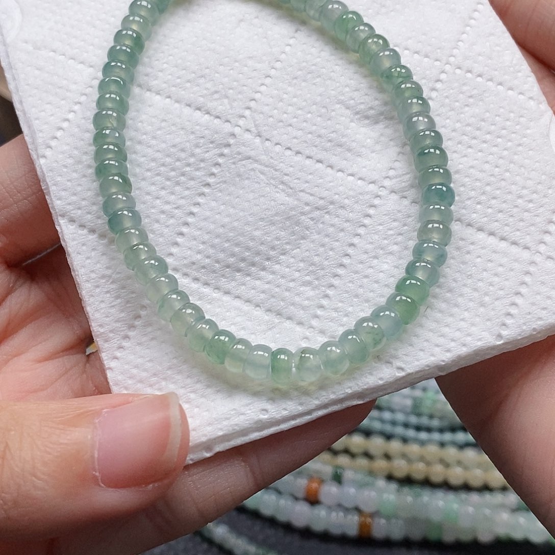 翡翠颈饰未镶嵌闪