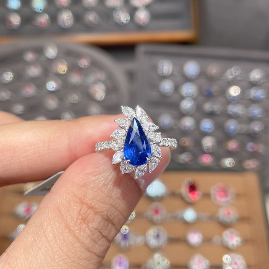 蓝宝石戒指18K金镶嵌2.07ct 皇家蓝