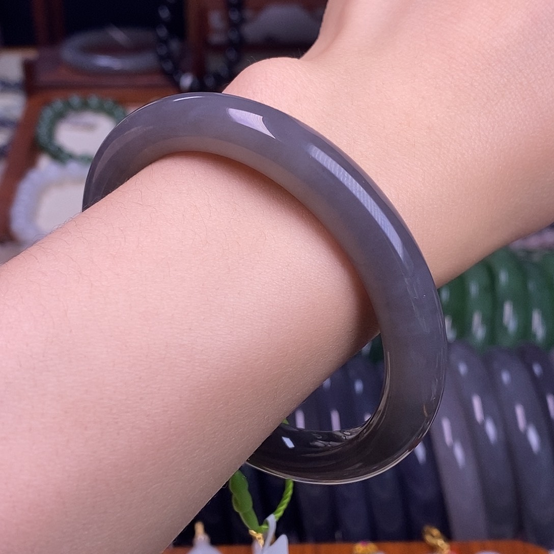 颈饰未镶嵌和田玉58.8烟紫手镯