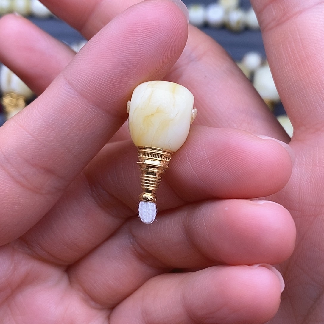 琥珀裸石18K金镶嵌11.9mm 蜜蜡金塔三通