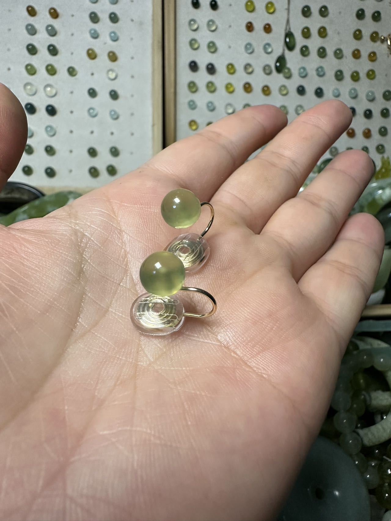 天然岫玉耳夹款耳钉，岫玉直径卡8左右