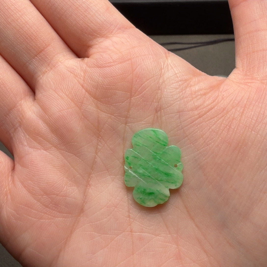 用***8翡翠未镶嵌颈饰盘肠结