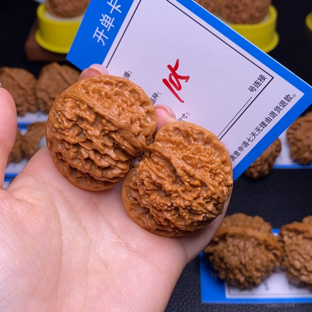 文玩核桃把件4.4满天星狮子头105