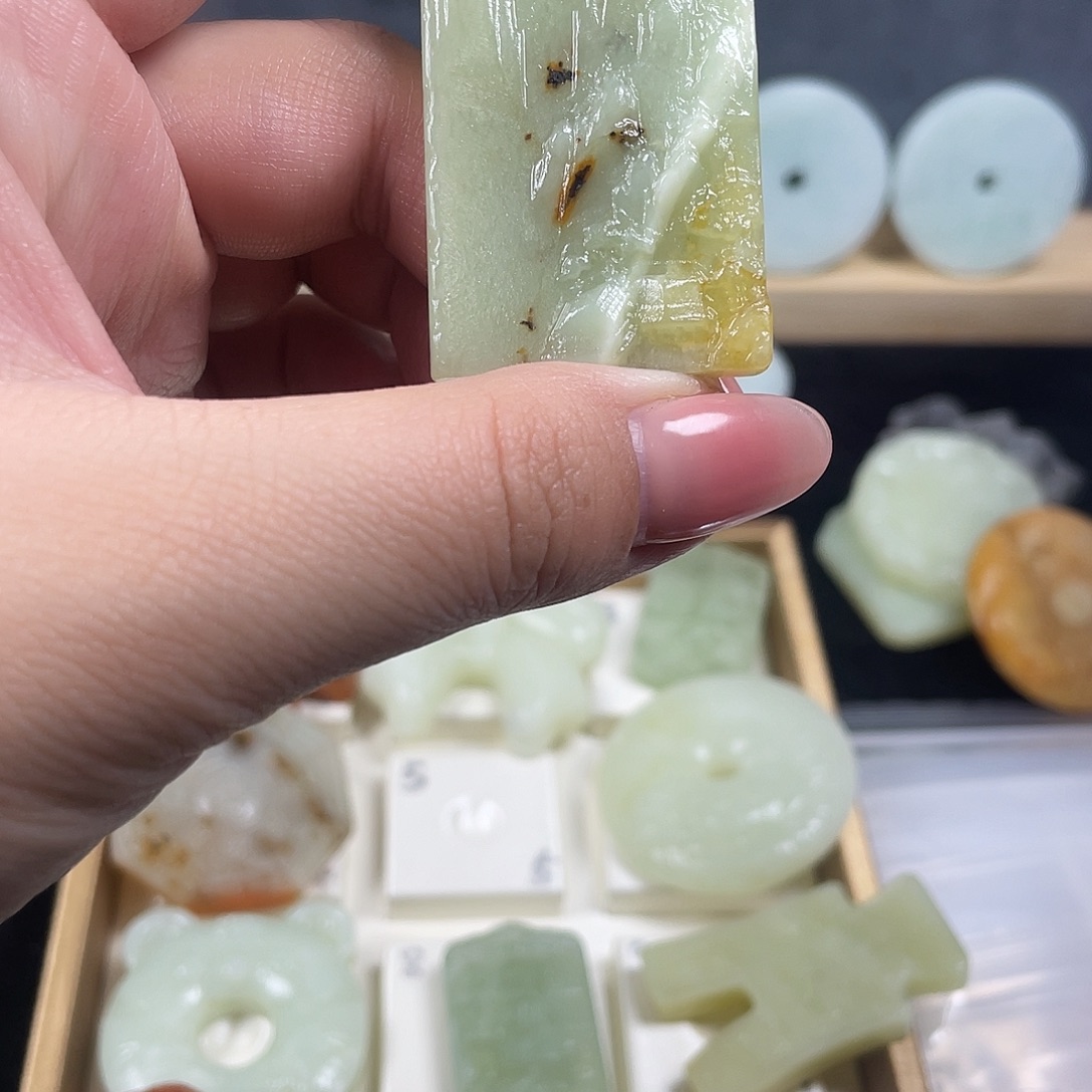 蛇纹石玉合金颈饰