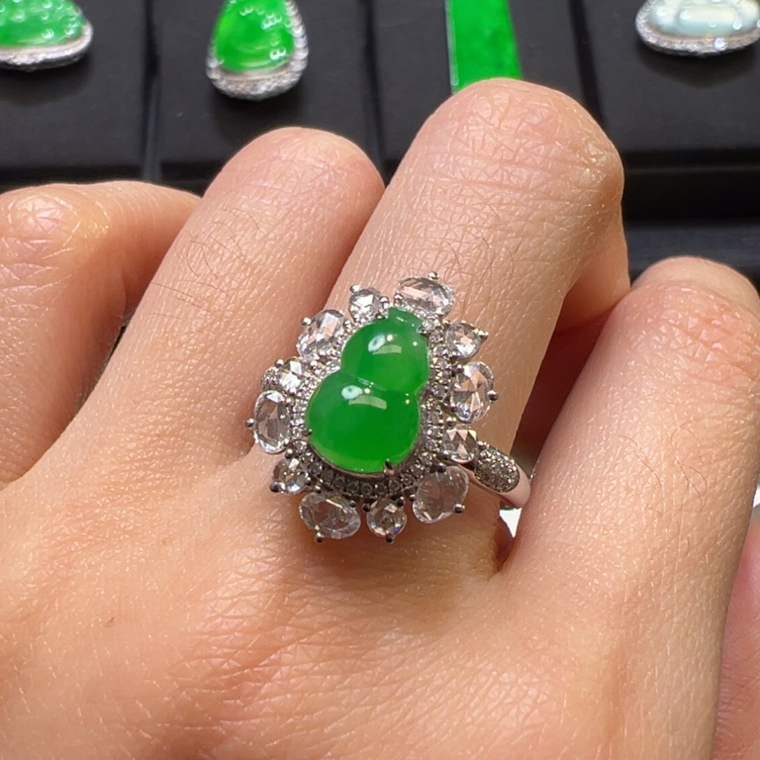 翡翠戒指18K金镶嵌翡翠