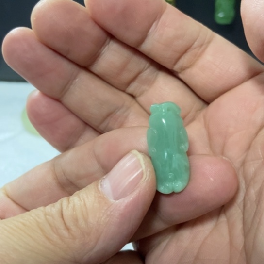 翡翠未镶嵌颈饰缅料